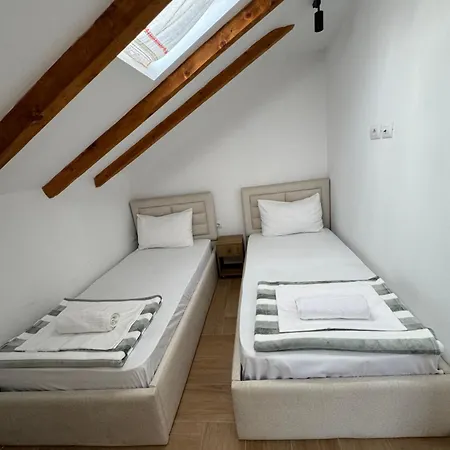 Emante Βίλα Tushemisht